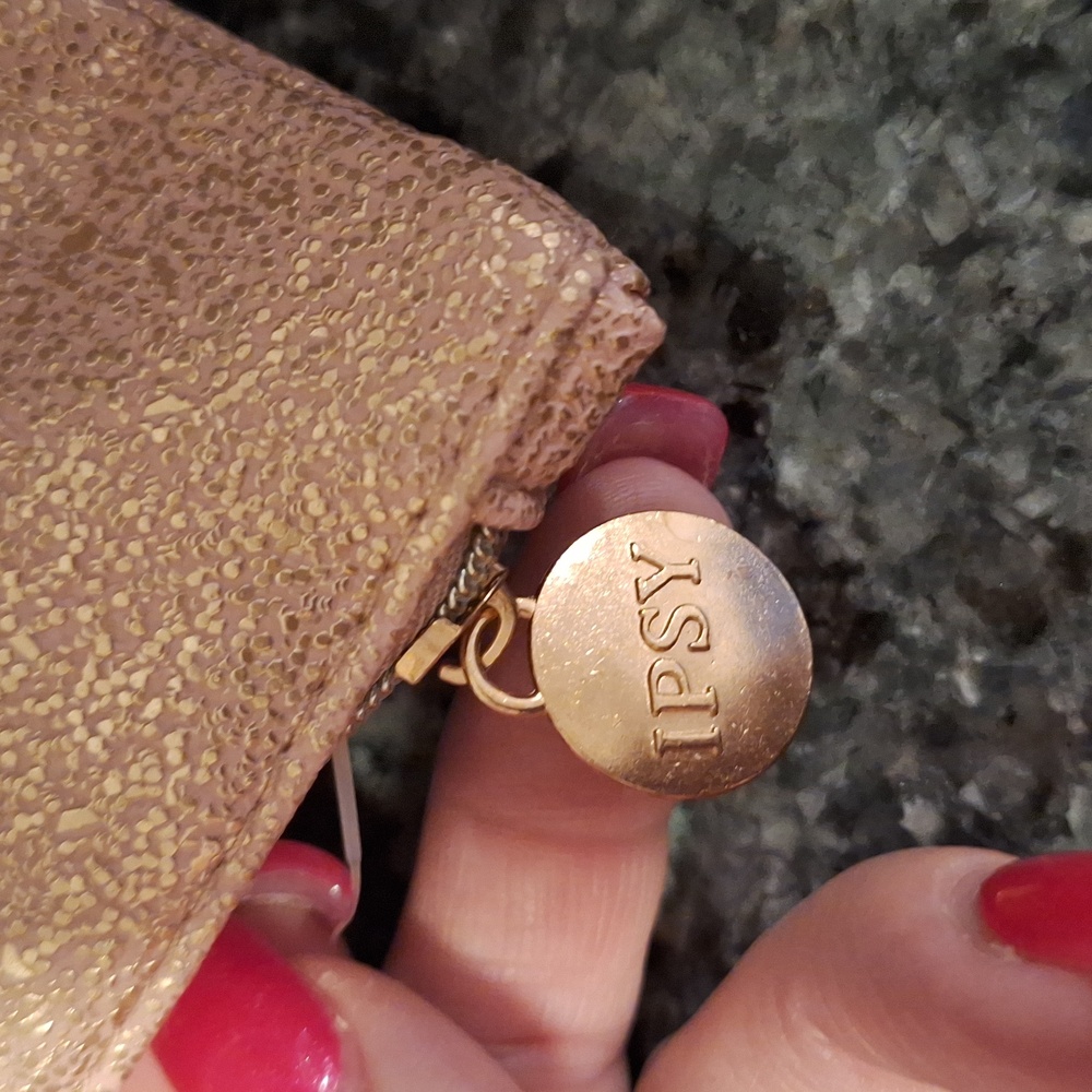 BUYERS GIVAWAY!  Pink Metallic Bag, Brush Set, Lip Gloss &  Elf Bronzer! - Picture 3 of 8